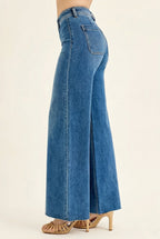 Risen High-Waisted Wide Leg Jeans